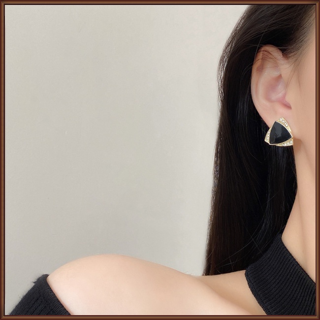 Khuyên Tai Đính Đá Hình Tam Giác Phong Cách Retro Sang Trọng Dành Cho Nữ