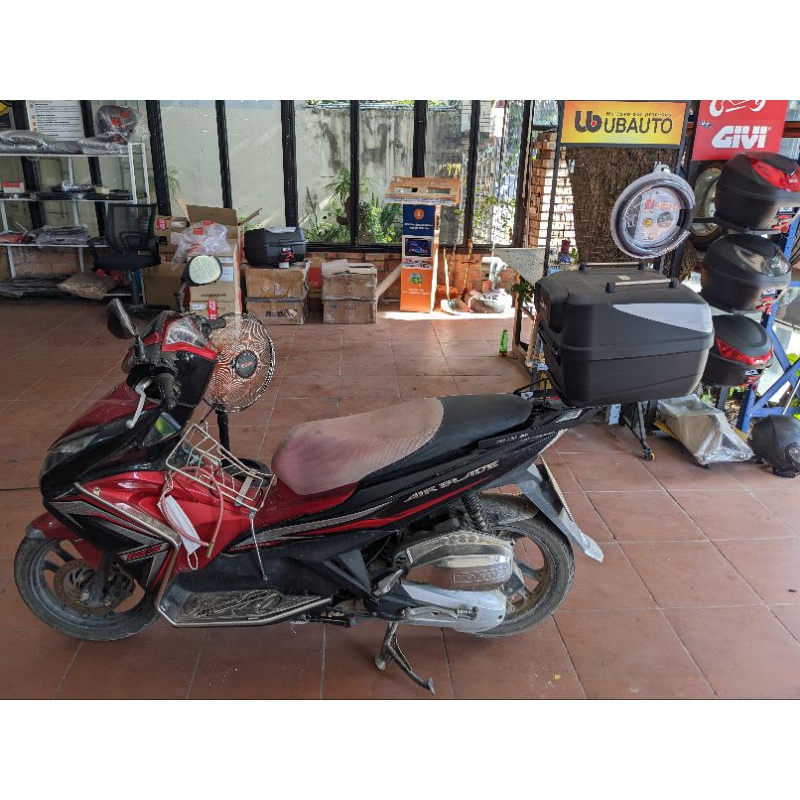 Thùng givi xe honda Air Blade + baga MV lắp theo xe.