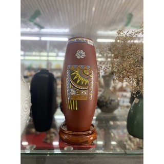 Lọ hoa gốm đỏ vẽ nổi