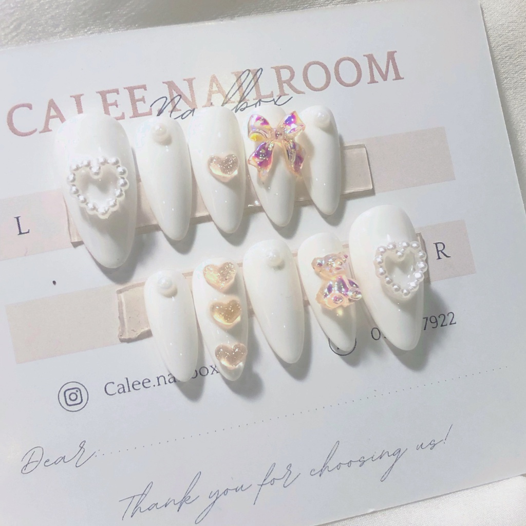 Nailbox móng úp thiết kế màu trắng đơn giản