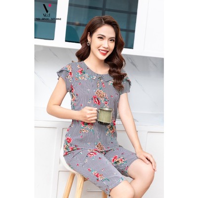 Bộ đồ mặc nhà tole lanh Vicci BN10.3 tay áo xẻ cách điệu, quần lửng phối họa tiết hoa nền kẻ sọc đen