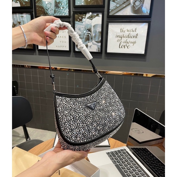 túi đính đá bling kẹp nách đi tiệc #prada. cleo. lấp lánh