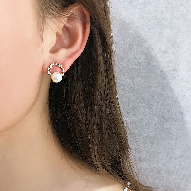 Bông tai nữ ngọc trai nhân tạo viền đính đá trắng kiểu dáng nhỏ gọn dễ thương khuyên tai Hàn Quốc cá tính bền màu