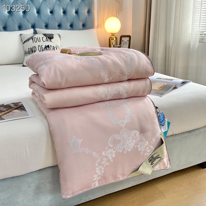Chăn lụa gấp hoàng Burberry phiên bản mới nhất 2022 shop chiếu cao su