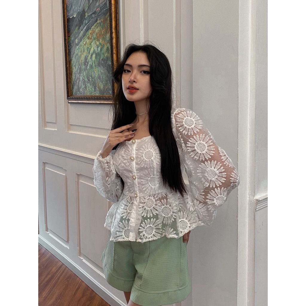 The Tactful Set hoa quần áo voan ren hoa nổi tay phồng Jasmine Set