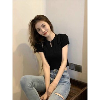 Áo Thun Gân Xẻ Cổ Tim