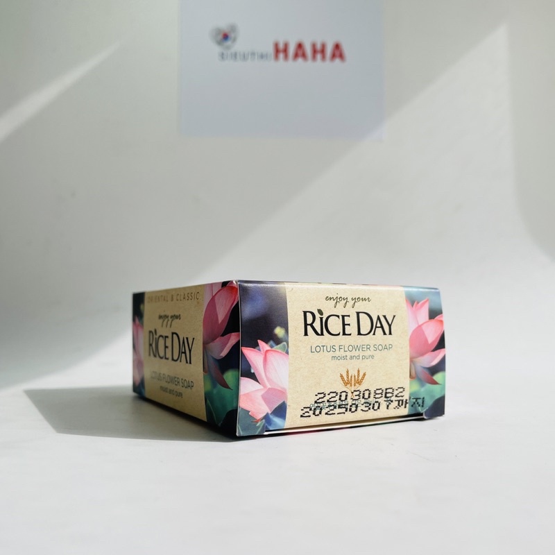 Xà phòng hoa sen hàn quốc DƯỠNG ẨM LOTUS FLOWER SOAP RICEDAY 100g