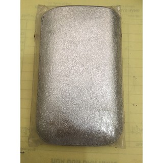 Bao rút Nokia E71 có 3 màu:vàng, bạc, cà phê.