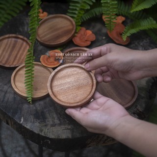 Lót ly gỗ xà cừ nguyên khối, thân thiện môi trường, đường kính 9cm, lọt lòng 7.5cm