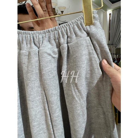 Set sweater in chữ W bóng chày form rộng - Bộ áo nỉ dài tay dáng thụng cá tính kèm quần ống boom trơn suông màu xám