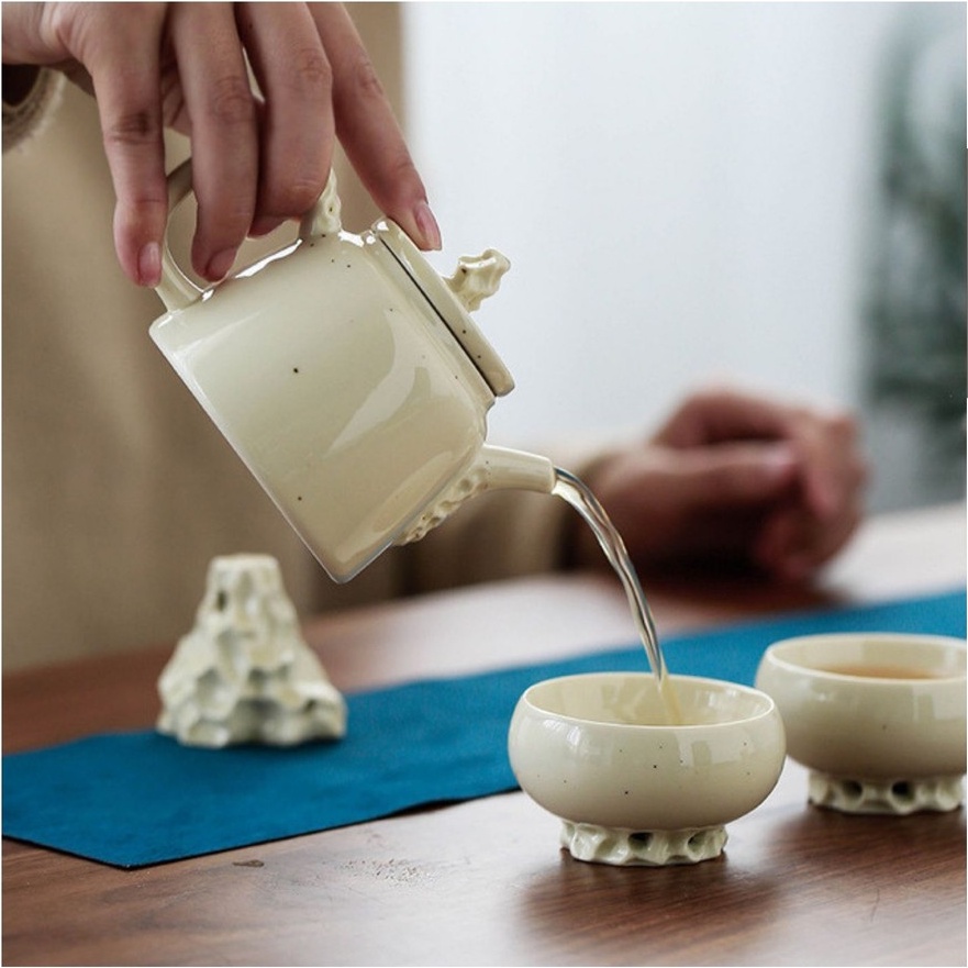 Ấm Trà Gốm Sứ Thủ Công Tráng Men