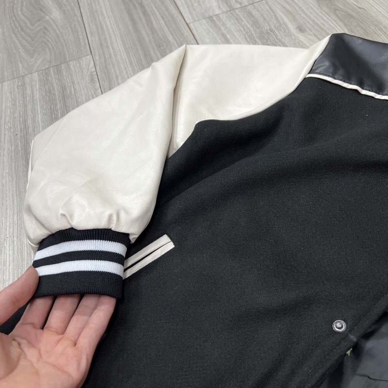 Áo khoác bomber thêu chữ C xù ngực trái -2322