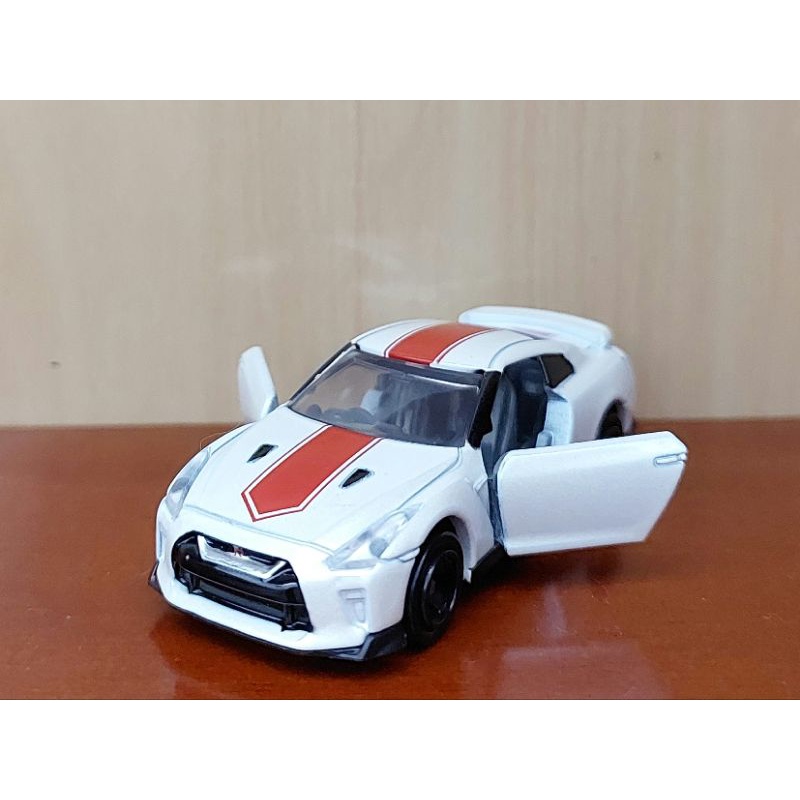 Xe mô hình Tomica Nissan GT-R (GT-R 50th Anniversary Set)