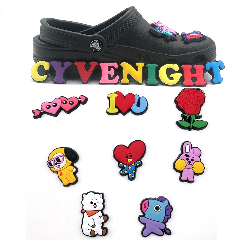 Nhóm cậu bé nổi tiếng MỚI BTS Nhân vật hoạt hình Graffiti Series PVC Jibbitz DIY Giày trang trí cho Crocs Guốc dép Phụ kiện bán buôn