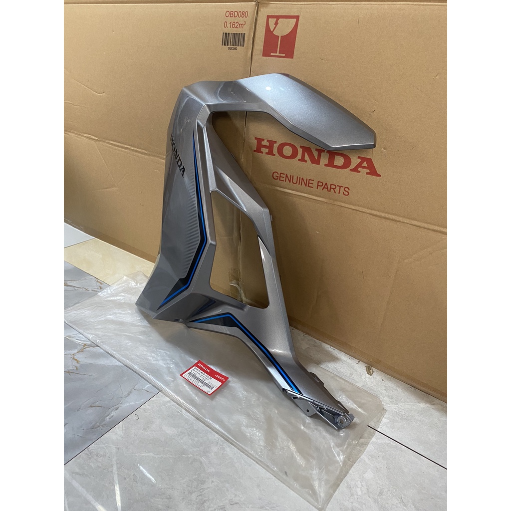 Cánh yếm bên trái - bửng yếm HONDA AIR BLADE 125 năm 2020 màu Bạc xanh đen. 64600K1GV00ZB
