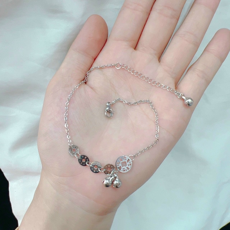 Lắc chân titan đồng xu may mắn ko đen