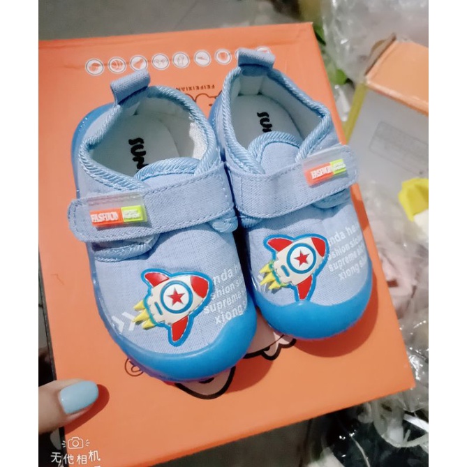 Giày cho bé trai