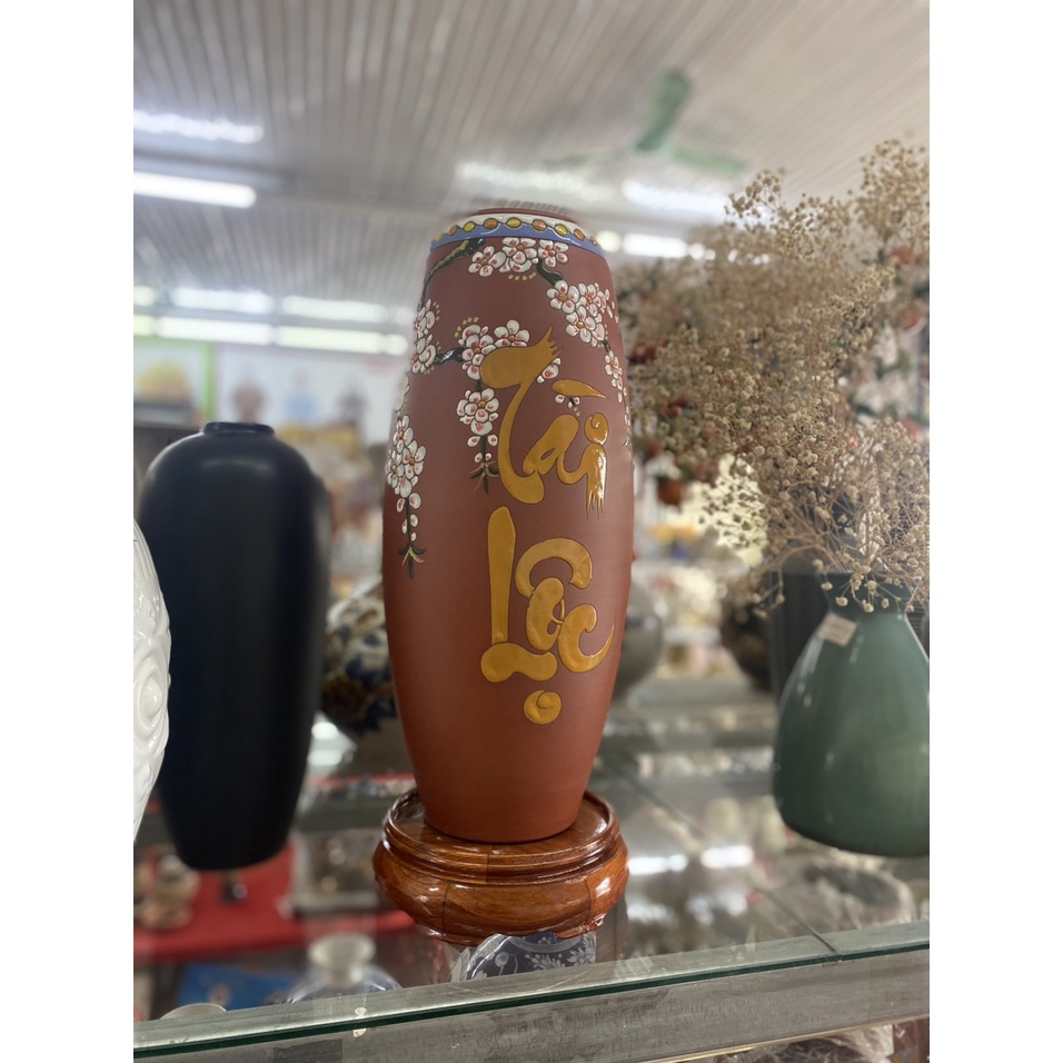 Lọ hoa gốm đỏ vẽ nổi