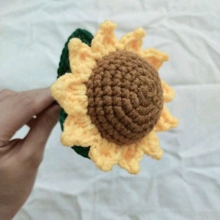 1 Bông Hoa Hướng Dương móc tay handmade từ len milk cotton làm quà tặng bạn bè, decor nhà cửa dễ thương