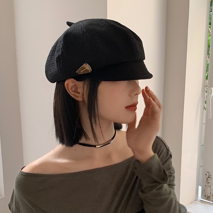 Mũ Beret Màu Đen Đính Nhãn Kim Loại Thời Trang Thu Đông Cho Nữ