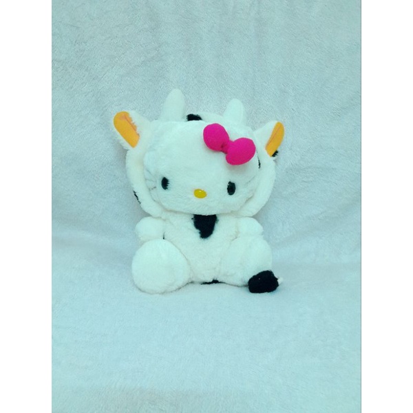 Cặp kitty cossplay rồng và bò