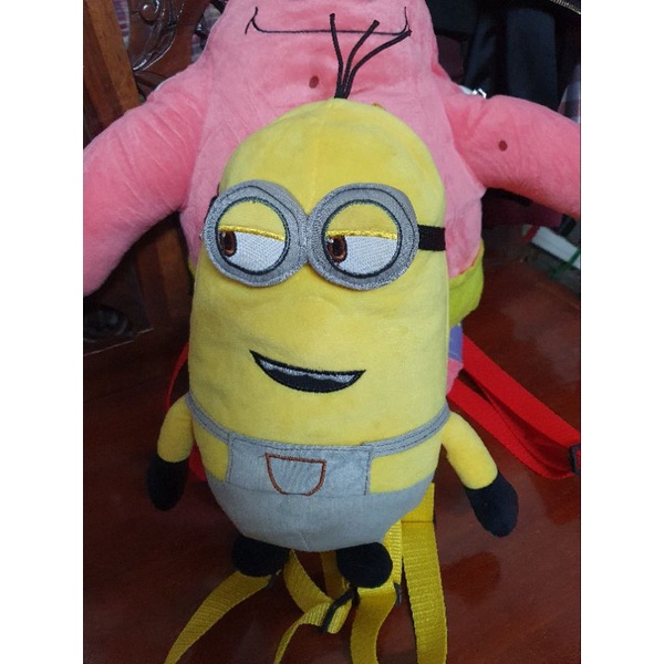 Ba lô gấu bông minion lông mễm.  như miniso