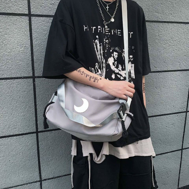 Túi Xách Đeo Vai Hình Mặt Trăng Phản Quang Phong Cách Thời Trang Nhật Bản Cho Nam Giới