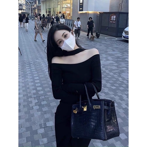 Áo len tăm trễ vai dài tay, có dây vòng qua cổ, phong cách hàng Quảng Châu