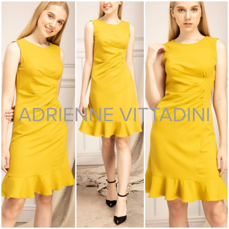 Đầm sát nách ADRIENNE VITTADINI đũi cổ tròn tà viền bèo xếp ly eo vàng mù tạt
