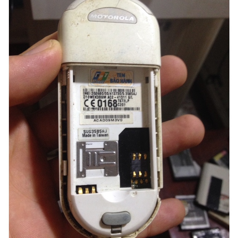 Xác MOTOROLA C201 Mobifone,0 nắp,lên màn,0 có bin máy tét,0 tét được gì thêm,bán xác anh em làm gì làm