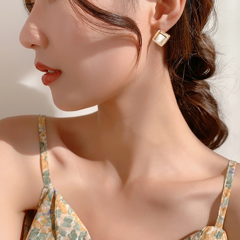 Đôi Bông Tai Hình Vuông Đính Đá Thời Trang Cho Nữ