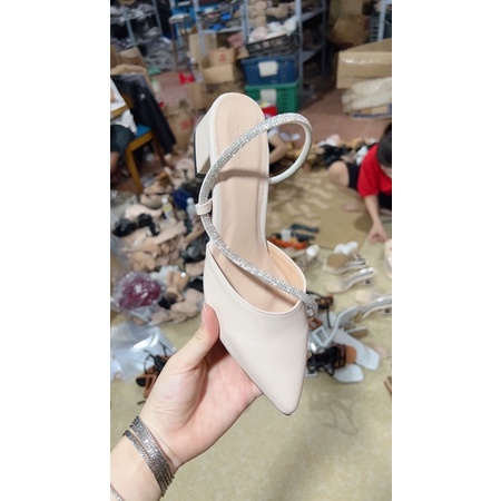 Sandal đính đá