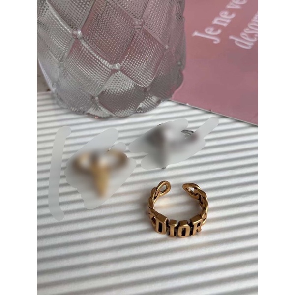 Nhẫn thương hiệu sang chảnh