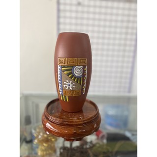 Lọ hoa gốm đỏ vẽ nổi