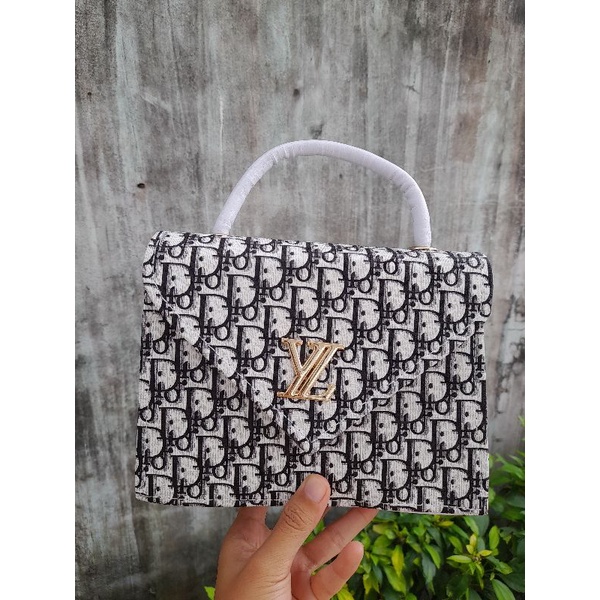 Túi xách túi đeo chéo chữ đen trắng