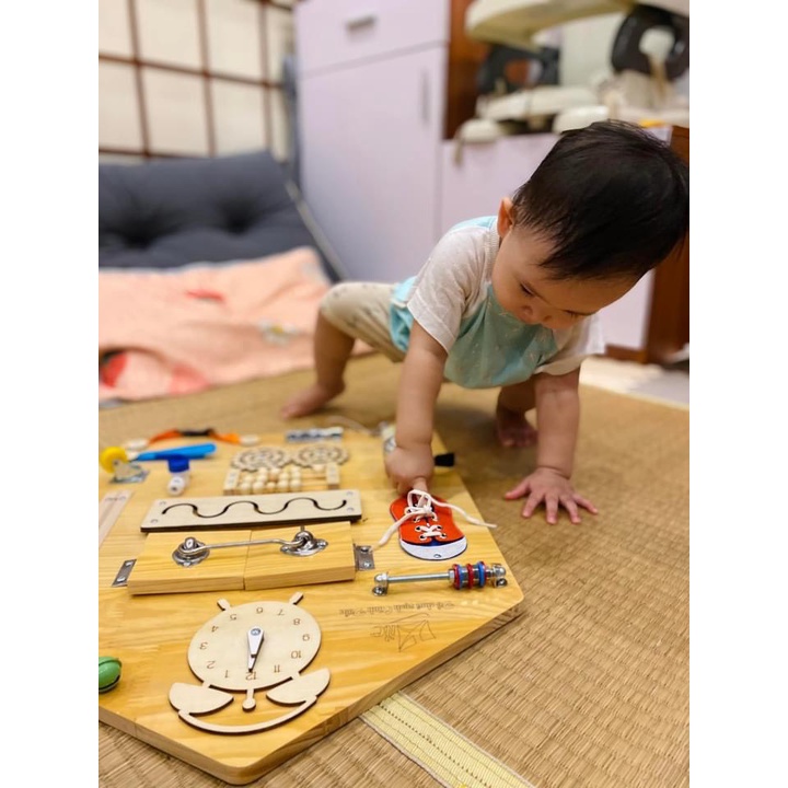 Bảng bận rộn hình ngôi nhà Montessori - Đồ chơi gỗ cho bé - Metis đồ chơi cho con
