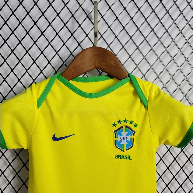 Bộ Quần Áo Đá Banh Số 22 / 23 Brazil Dành Cho Bé 9-12 Tuổi