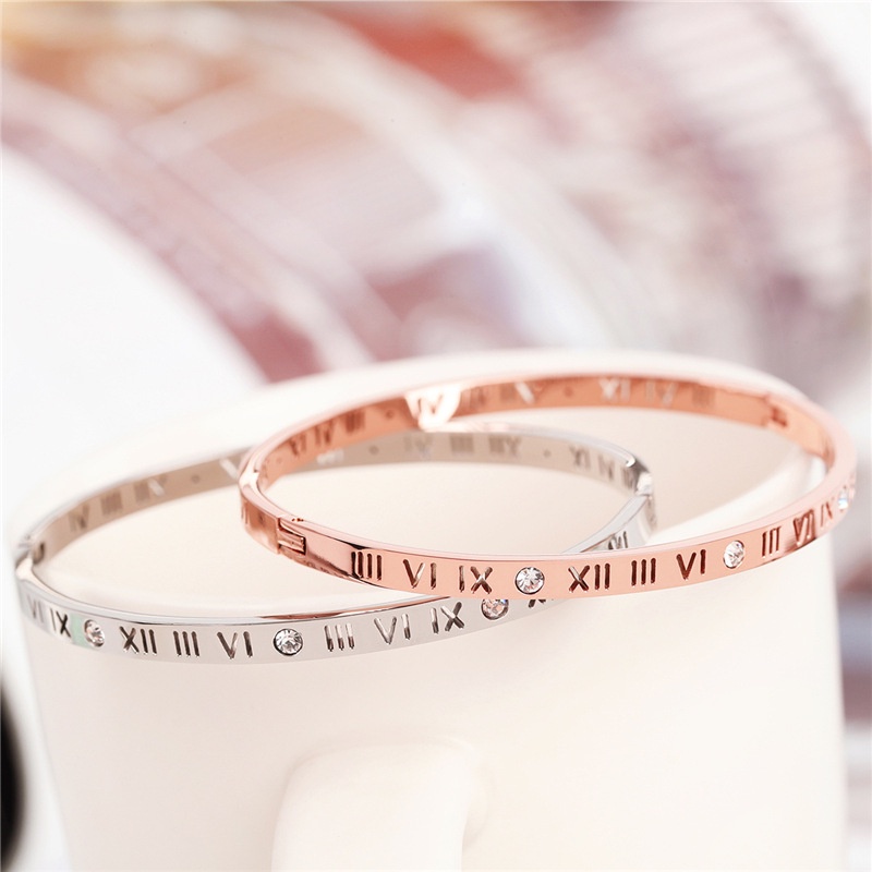 Vòng Đeo Tay Bằng Thép Titan Đính Kim Cương Giả Cao Cấp Không Phai Màu Sang Trọng AG4V