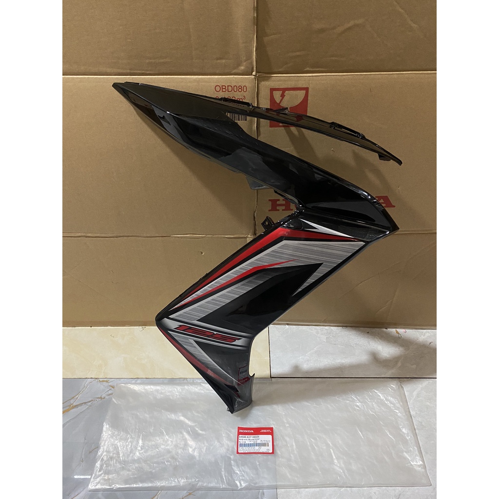 Bộ ốp trước bên phải - cánh yếm phải HONDA AIR BLADE 125 năm 2014 màu Đen đỏ. (64500K27V60ZE)