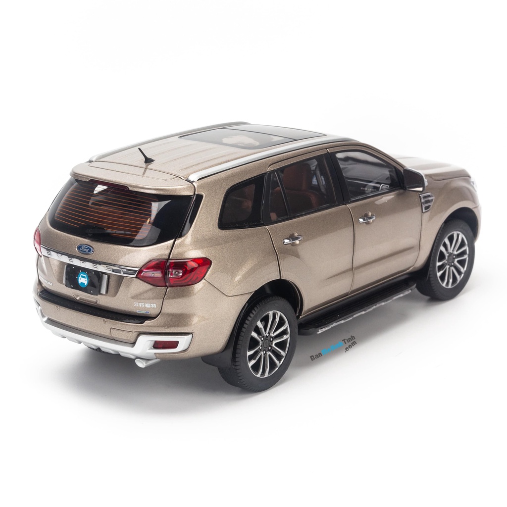 Mô hình xe Ford Everest Titanium 1:18 Dealer