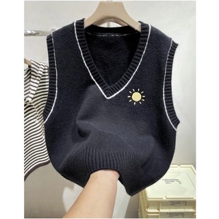 Áo gile len nữ thêu hình ngựa dáng basic