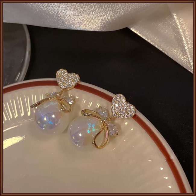 Khuyên Tai Hình Trái Tim Đính Đá Zircon Sang Trọng Cho Nữ