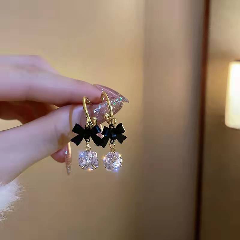 Khuyên tai chuôi bạc 925 dáng nơ đen sang chảnh TODOKI Accessories T017