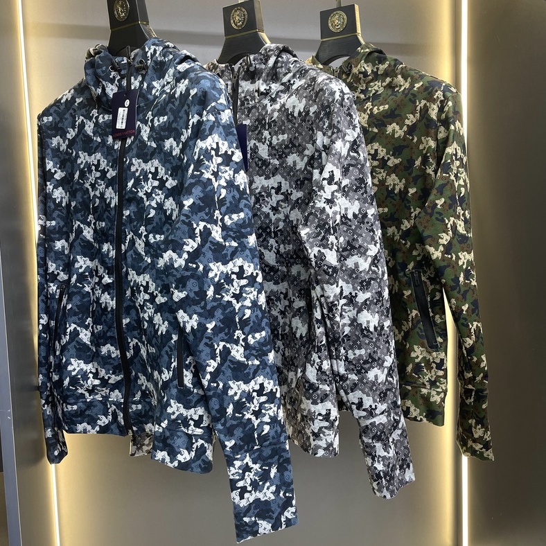 Áo khoác gió Louis Vuitton chống nắng họa tiết camo monogram LA 2022 on web