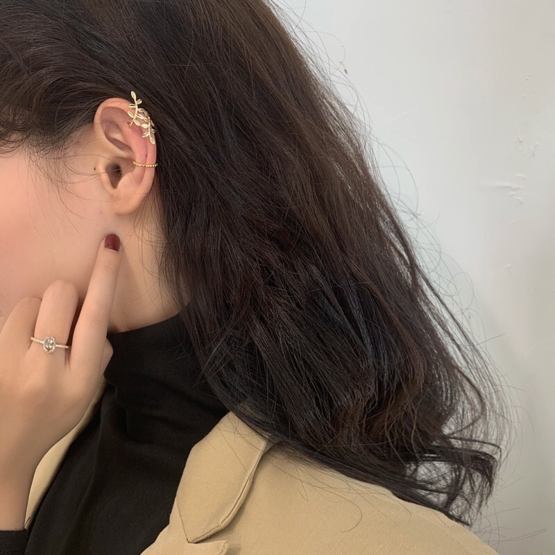 Khuyên kẹp vành tai hình lá màu bạc xinh cho bạn gái