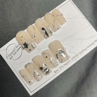Móng giả đính đá