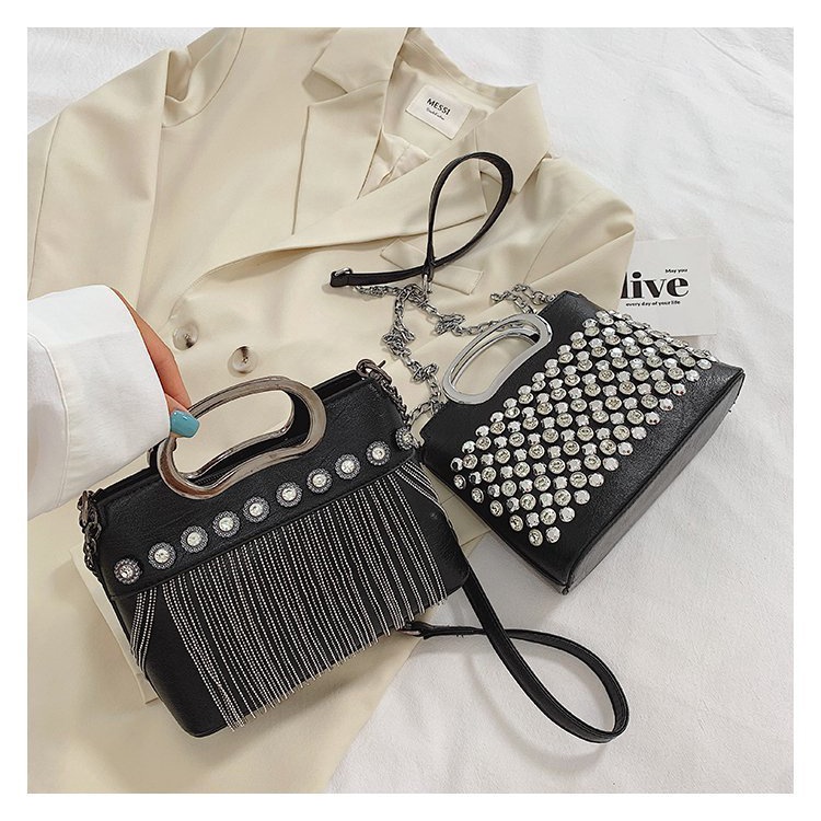 Túi xách nữ Quảng Châu đính đá tán đinh sang chảnh, đeo vai đeo chéo phòng cách trẻ trung