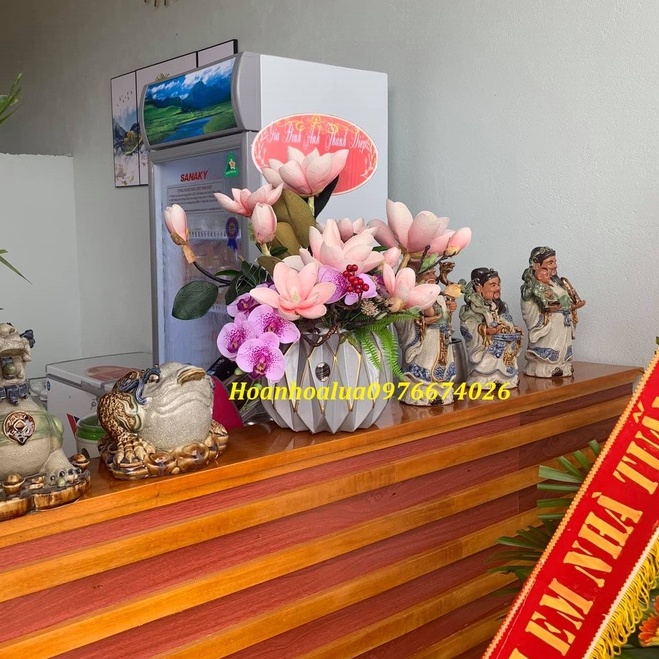 Mộc lan cánh gấp mở cao cấp. dk bông 20cm, cao 1m cành 2 bông lớn, phù hợp trang trí mọi không gian nhà cửa