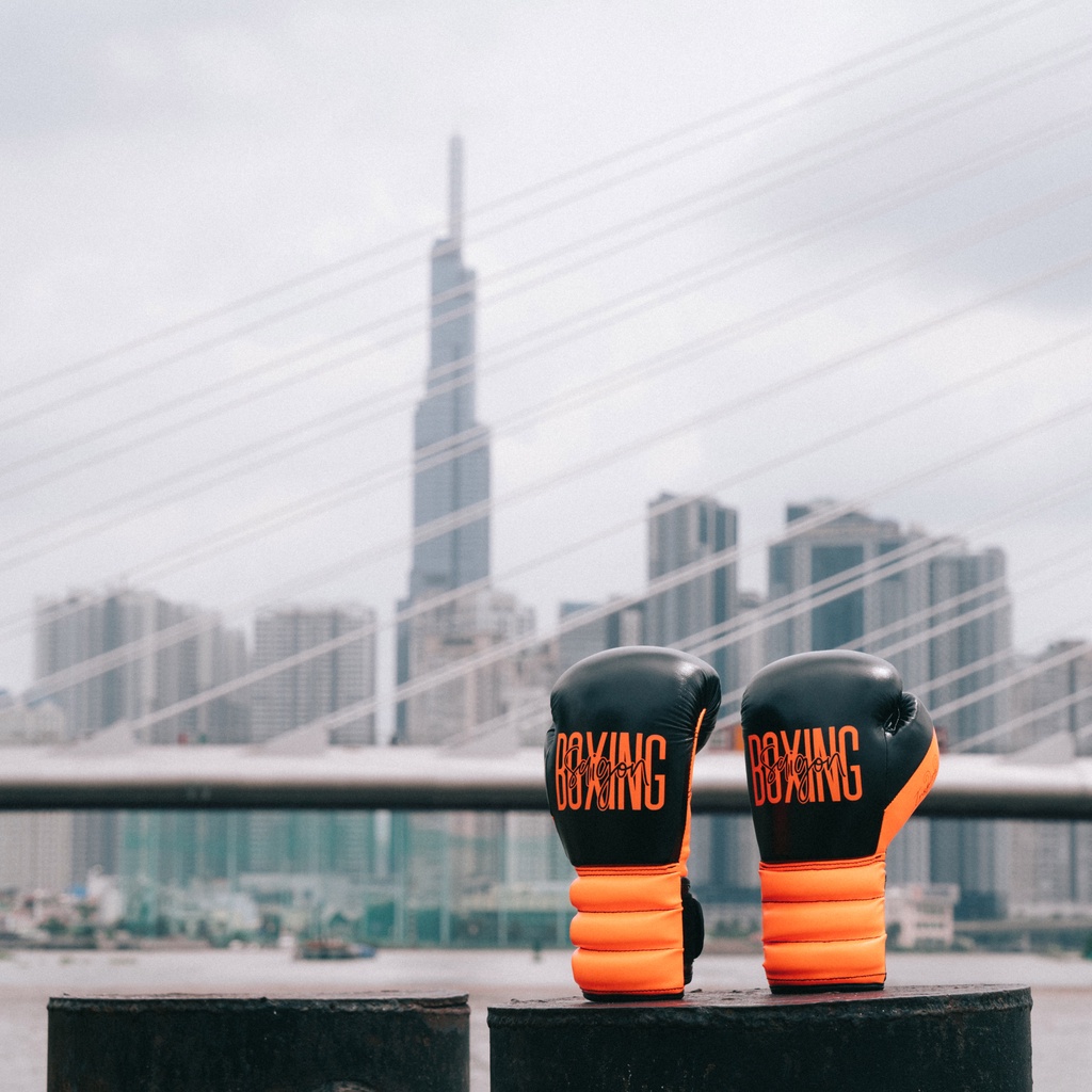 Găng Tay Boxing Saigon Inspire 2.0 - Black/Orange ( Tặng túi đựng găng chống thấm )