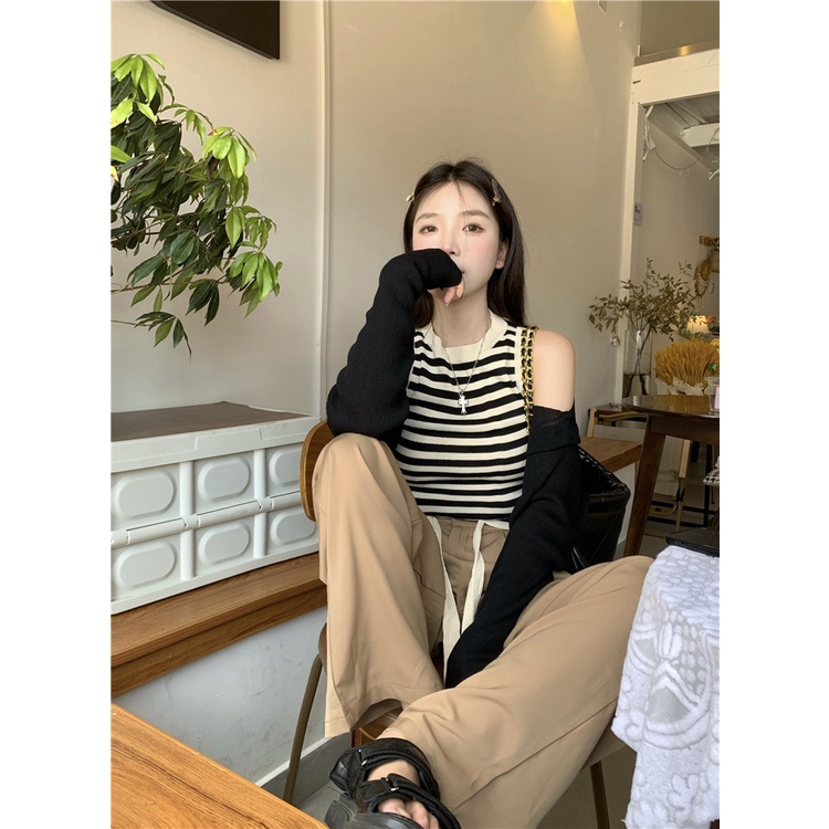 (Hình thật xem mô tả) Set 3 món: Khoác đen + Áo pull ba lỗ kẻ ngang + Quần suông lưng chun